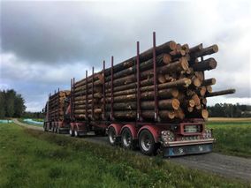 Kuljetus A. Lehti Oy:n kalustolla voi kuljettaa suuria määriä puuta